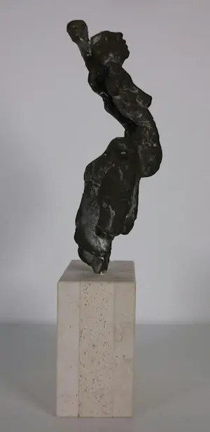 Gerard Engels - Brons, Vrouwfiguur op stenen sokkel + 3 boeken kopen? Bied vanaf 350!