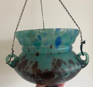 Niet of onleesbaar gesigneerd - Art Deco gemarmerde satijn glazen hangplanter kopen? Bied vanaf 1!