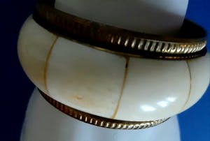 Curiosa - Armband uit Tibet - messing , Yak bot - midden 20ste eeuw kopen? Bied vanaf 1!