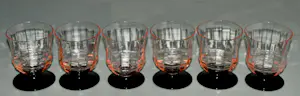Niet of onleesbaar gesigneerd - Eyecatcher - 6 Zeer zeldzame zachtroze Art Deco glazen - Verrerie Doyen kopen? Bied vanaf 1!