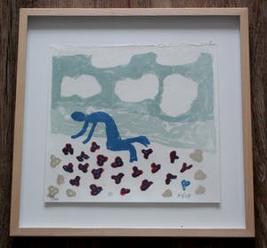 Klaas Gubbels - litho: knielen op een bed violen - 2007 (prachtige houten lijst) kopen? Bied vanaf 225!