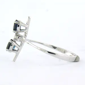 18k wit gouden ring bezet met saffier en briljant geslepen diamant tot. 0.14ct kopen? Bied vanaf 225!