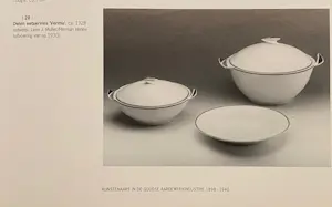 Plateelbakkerij Zuid-Holland - Zeldzame dekschaal Vermu / Leen J. Muller 1928 kopen? Bied vanaf 55!