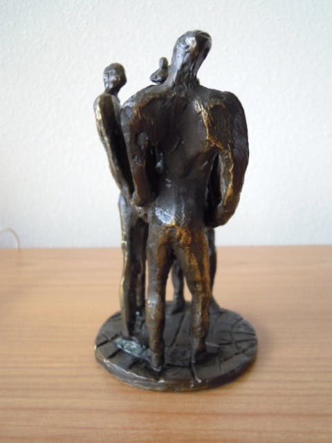 Bernadette Leijdekkers - Prachtig zwaar beeld met drie mannen kopen? Bied vanaf 35!