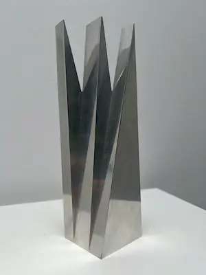 Niet of onleesbaar gesigneerd - Aluminium sculptuur | jaren '70 kopen? Bied vanaf 1!