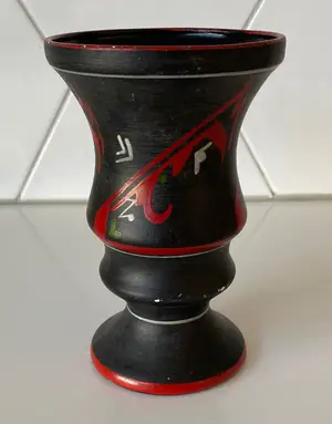 Kunstaardewerkfabriek Ed. Antheunis - Twee koudlak platelen vazen decor Irma kopen? Bied vanaf 1!