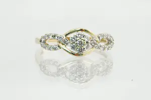115 - Chique 14krt gouden dames "infinity" ring met in totaal 0.35crt briljant kopen? Bied vanaf 300!
