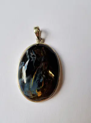 Buy in nieuwstaat  zilveren Hanger met zeldzame Pietersiet? Bid from 75!