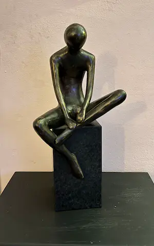 Niet of onleesbaar gesigneerd - Brons (onbekend) Prachtig exclusief en zeer zwaar bronzen sculptuur (mediteren) kopen? Bied vanaf 1!