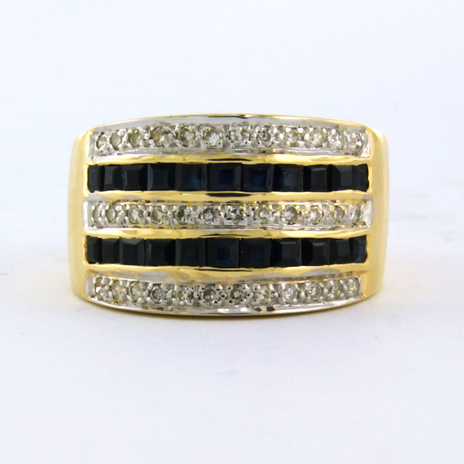 18k gouden ring bezet met saffier en single cut geslepen diamant tot. 0.36ct kopen? Bied vanaf 600!