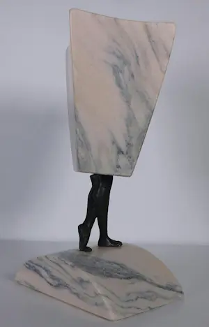 Hans Rikken - Set van twee sculpturen uit marmer en brons, Man + Vrouw + 2 boeken kopen? Bied vanaf 400!