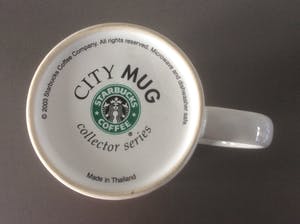 Keith Haring - e.a. TWEE ESPRESSO KOP-EN-SCHOTELS EN EEN MOK kopen? Bied vanaf 16!