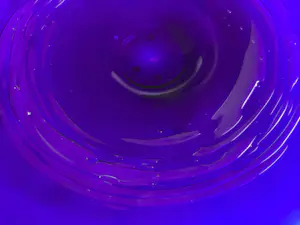 Jan Beranek - Cobalt blauwe glazen schaal met lucht slierten kopen? Bied vanaf 65!