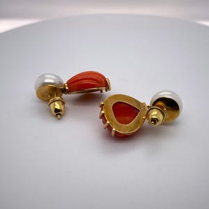 18kt gouden oorhangers met cultivé parel en bloedkoraal, 10,93gr kopen? Bied vanaf 300!