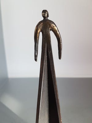 Corry Ammerlaan - Abstract Beeld van een vrouw kopen? Bied vanaf 13!