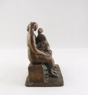 Brons (Onbekend) - Brons, Zittende vrouwen met kind kopen? Bied vanaf 50!