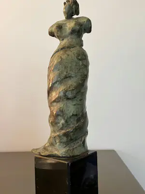 Brons (Onbekend) - Statige dame kopen? Bied vanaf 150!