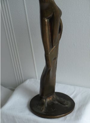 Brons (Onbekend) - Bronzen beeld , Naakte vrouw – gesigneerd ‘LM” – hoogte 46 cm. kopen? Bied vanaf 1!
