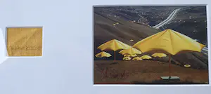 Christo - Artcards en stof "The Umbrellas" - Ingelijst 35 x 43 cm - Gesigneerd kopen? Bied vanaf 125!