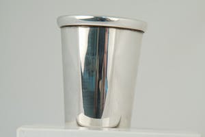 2555 - Fraaie 1e gehalte Zilveren kinder/geboorte beker orig. verpakking kopen? Bied vanaf 70!