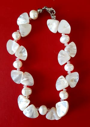 Niet of onleesbaar gesigneerd - Armband met parels kopen? Bied vanaf 1!