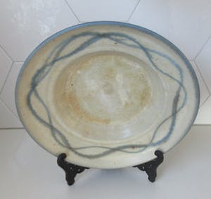 Niet of onleesbaar gesigneerd - Hugo Onsted - Grote kunst keramische schotel kopen? Bied vanaf 1!