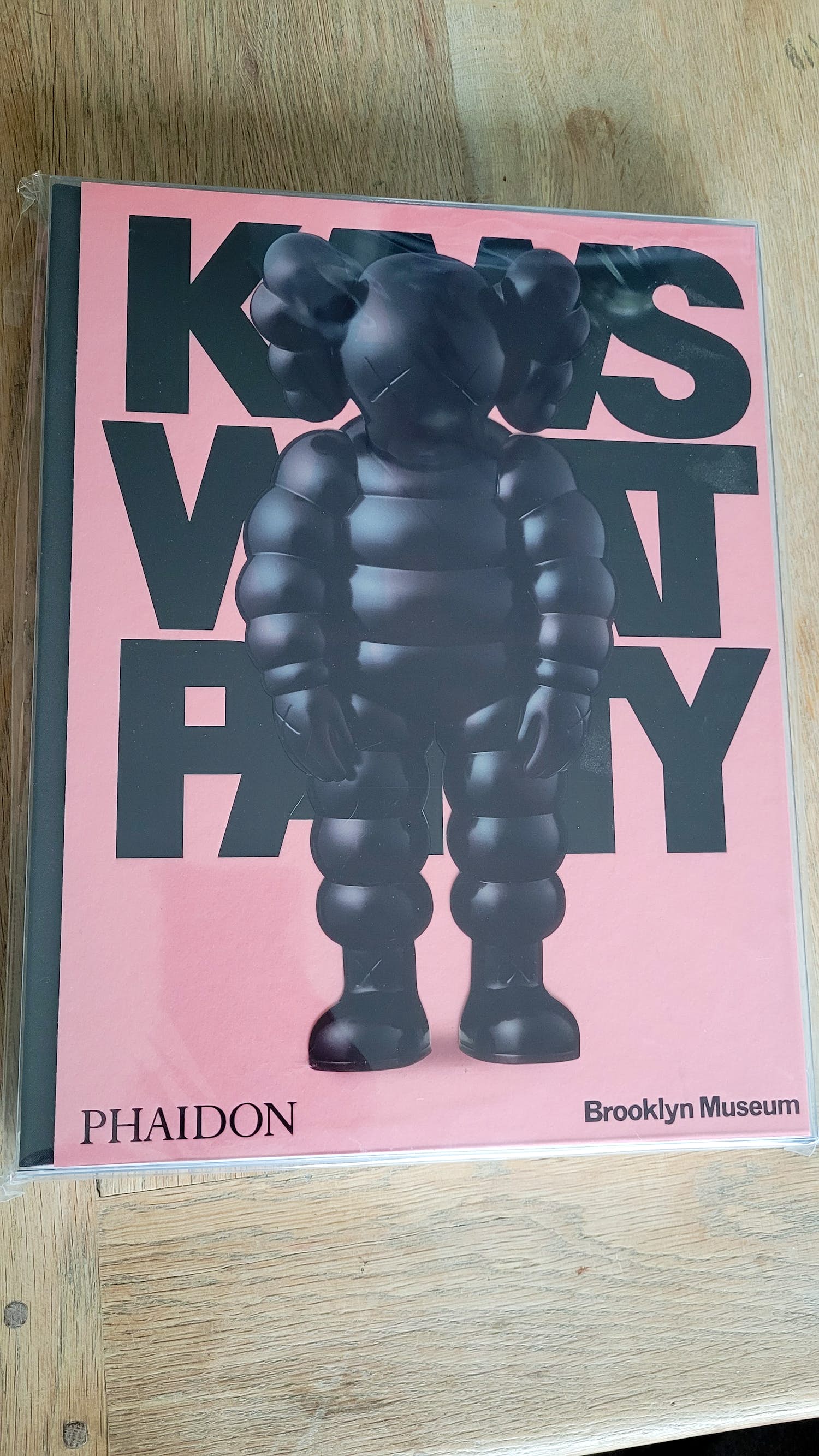KAWS - What Party - Phaidon limited edition boek - Roze editie verkocht voor € 100!