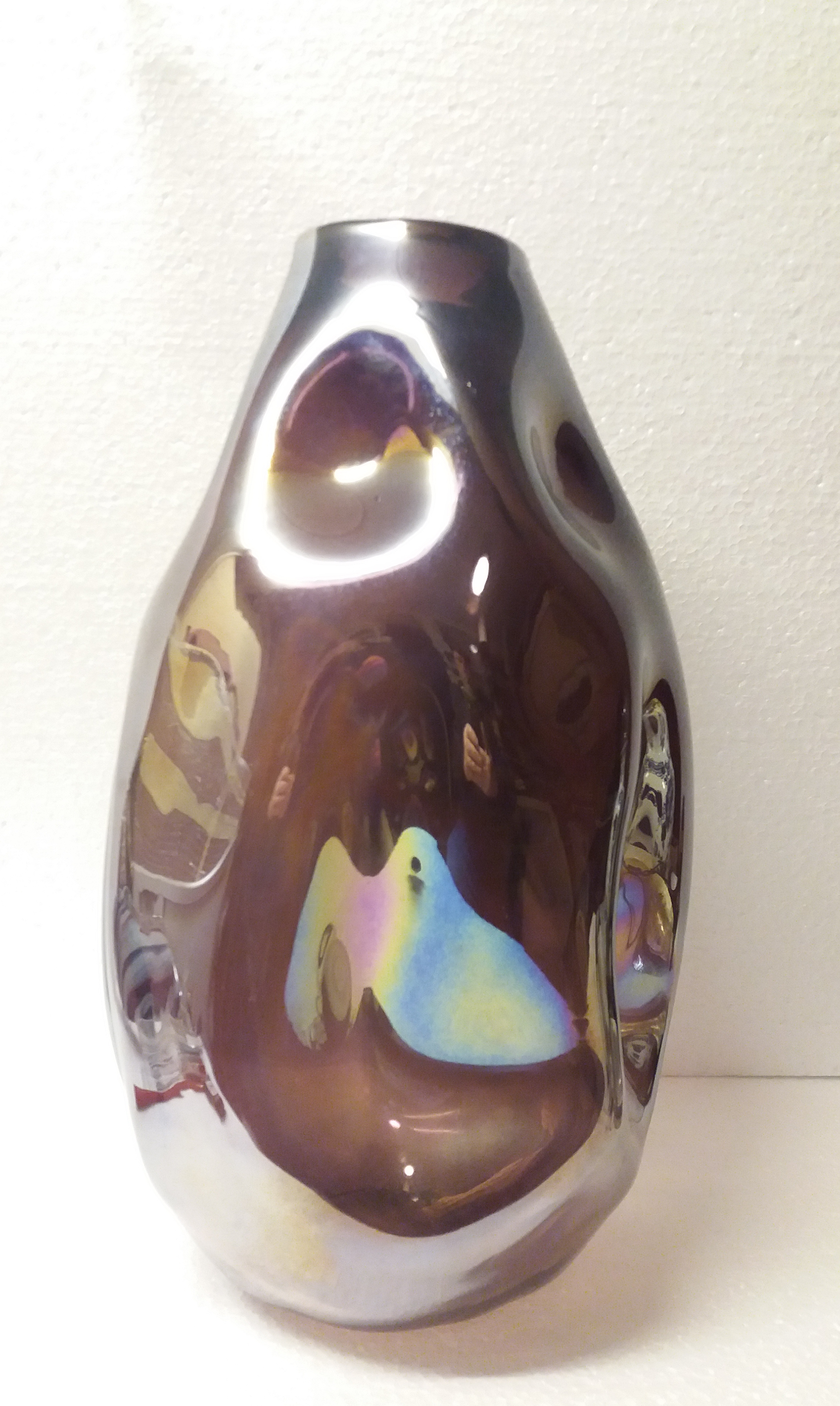 Niet of onleesbaar gesigneerd - Paarse gedeukte Glazen vaas met parelmoer kopen? Bied vanaf 1!