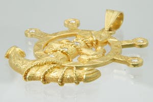 1309 - Surinaams 18 krt geel-goud & diamanten "Anker en roer" hanger - GROOT! kopen? Bied vanaf 1060!