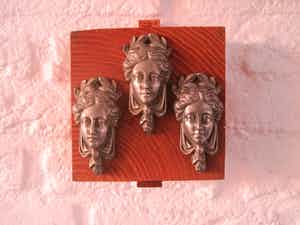 Brons (Onbekend) - De drie Gratiën. verkocht voor € 30!