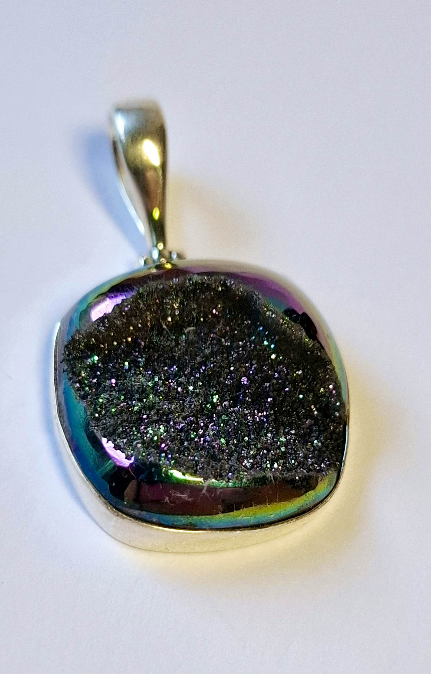 Regenboogniobium titanium druzy-hanger, verkocht voor € 40!