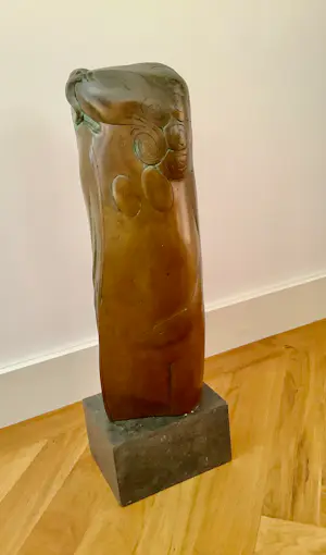 Hank Beelenkamp - Vrouw figuur met bloem kopen? Bied vanaf 1150!