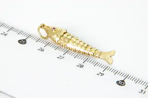 18- Sierlijke en flexibele 18 Krt geel-gouden "geschubte Vis" hanger kopen? Bied vanaf 130!