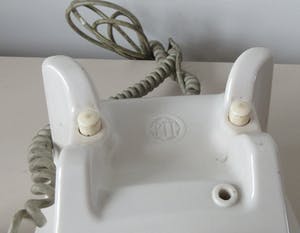 Curiosa - Ericsson witte Bakelieten telefoon type 11420/2 kopen? Bied vanaf 1!
