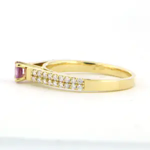 18k geel gouden ring met roze saffier en briljant geslepen diamant tot. 0.26ct kopen? Bied vanaf 550!