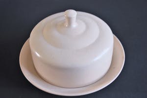 Plateelbakkerij Zuid-Holland - botervloot ontwerp Leen J.Muller - jaren 20/30 kopen? Bied vanaf 28!