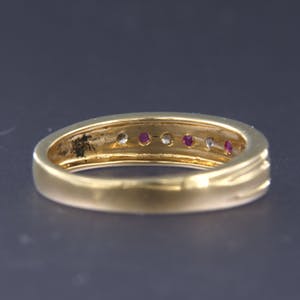 18K Goud - geelgouden ring bezet met diamant en robijn - ringmaat 16.5 (52) kopen? Bied vanaf 280!