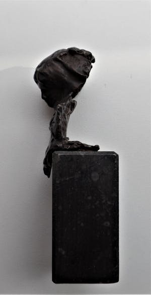 Astrid Veldhuyzen-Koppen - Buste vrouw met hoofddoek - Beeld kopen? Bied vanaf 10!