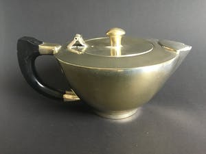 Niet of onleesbaar gesigneerd - Theepot in Bauhaus stijl kopen? Bied vanaf 1!