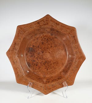 Niet of onleesbaar gesigneerd - Aardewerken schaal kopen? Bied vanaf 1!