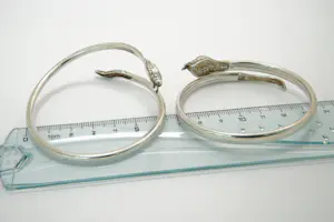 42- TWEE  1e geh. zilveren  slangen armbanden - gefaseerd glad/bewerkt model kopen? Bied vanaf 60!