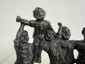 Astrid Veldhuyzen-Koppen - bronzen sculptuur | 'A winning team' kopen? Bied vanaf 20!