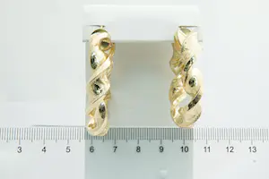 12- paar 14 Krt gouden geblazen & "gedraaide" oorringen - meander motief kopen? Bied vanaf 290!