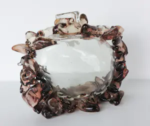 Bernard Heesen - de Oude Horn / Vaas met geornamenteerde bruine rand kopen? Bied vanaf 200!