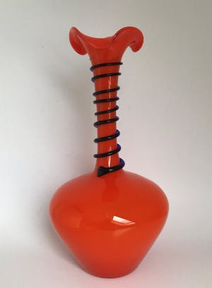 Johann Loetz Witwe - Tango vaas oranje met diepblauwe slang kopen? Bied vanaf 30!