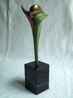 Ruurd Hallema - Bronzen beeld , Adieu – Op stenen sokkel – Hoogte 28 cm verkauft für € 270!