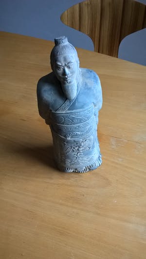 Niet of onleesbaar gesigneerd - "Wijze chinese krijgsheer" (Sun Tsu?) kopen? Bied vanaf 1!