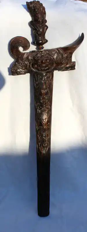 Niet of onleesbaar gesigneerd - Een bijzondere Oude, (LUK 11), Unieke Indonesische Balinese Kris/Keris, verkocht voor € 1!