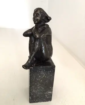 Corry Ammerlaan - Sculptuur “ Ingetogen “ kopen? Bied vanaf 1!