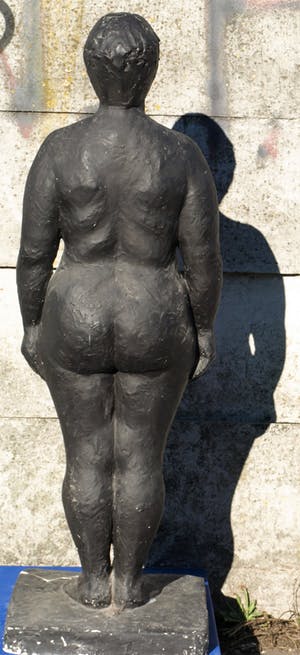 Niet of onleesbaar gesigneerd - Groot beeld , “Voorstudie Truus?? door Charlotte van Pallandt??” – 122 cm hoog kopen? Bied vanaf 10!